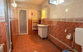 Casă cu spațiu comercial | Curte | Garaj | Parcare | Nojorid - Poză 17