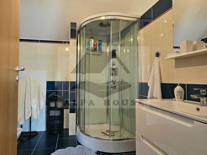 Casă individuala cu 5 camere, 270 mp, Tractorul - zona Coresi - Poză 21