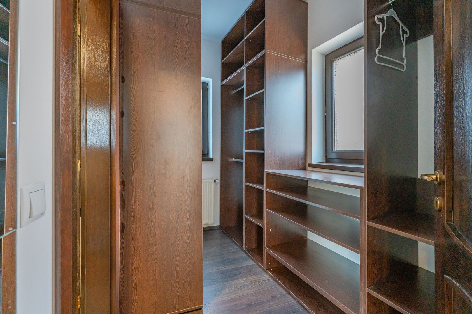 Casă modernă cu garaj și 4 dormitoare, aproape de Piața Sfatului - Poză 10