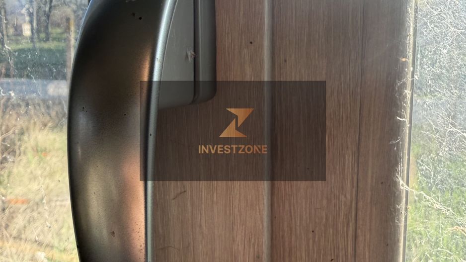 Casă spațioasă cu teren 806 mp - Poză 2