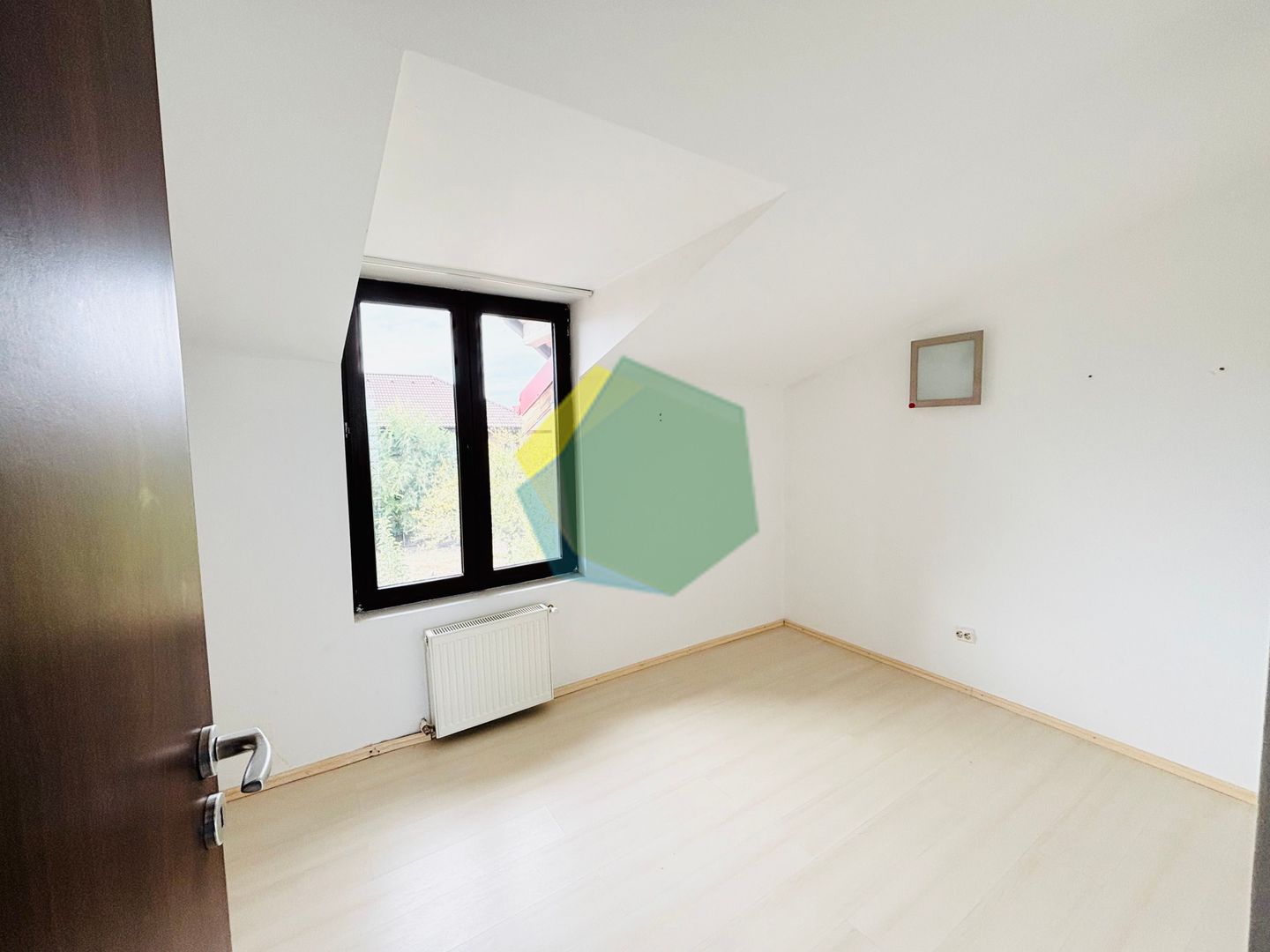 CASĂ CU 6 CAMERE ÎN COPĂCENI | 238 MP UTILI SI CURTE GENEROASĂ - Poză 13