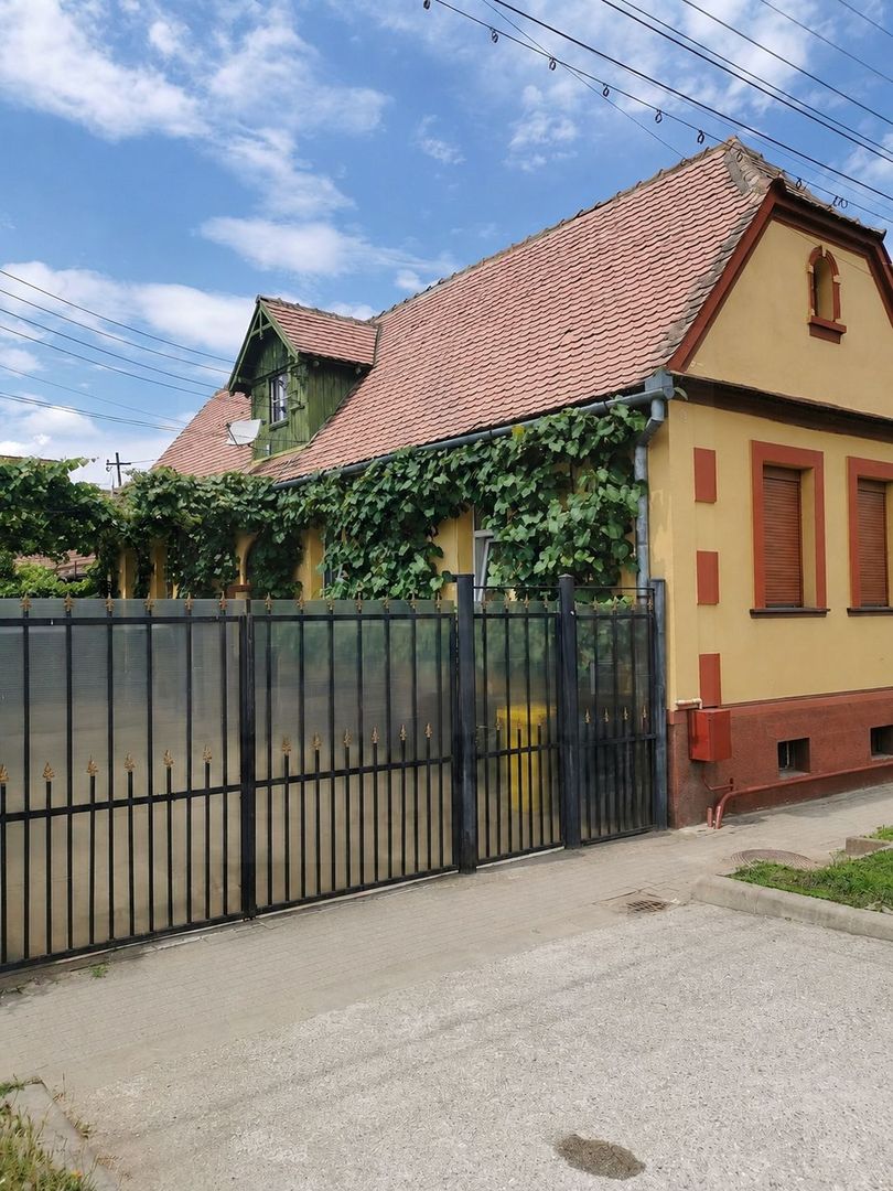 Casa individuala 85 mp utili anexa in curte si 254 mp teren Cristian - Poză 1