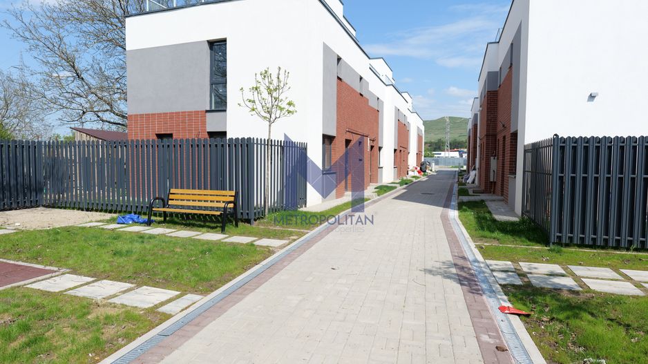 De vânzare casă deosebită 4 camere în localitatea Florești - Poză 1