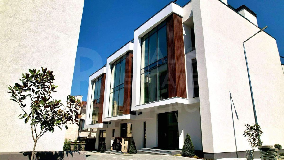 Chirie, casă, 4 camere, str-la Ciocârliei, Centru - Poză 1