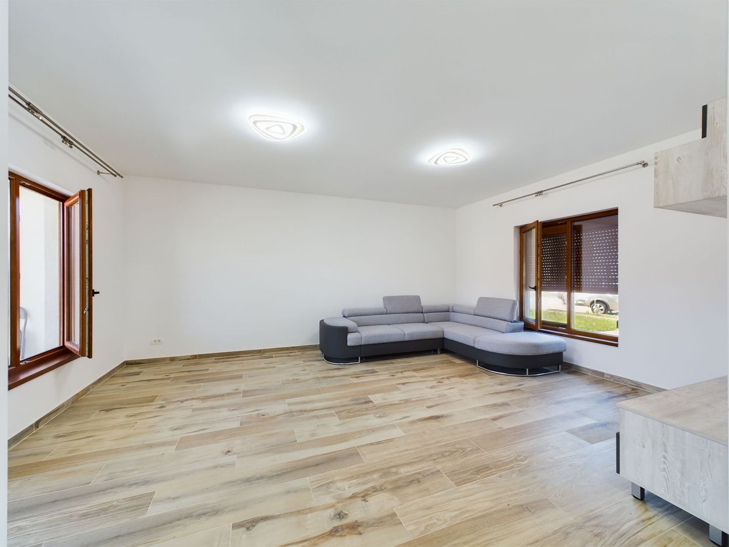 Casă modern finisată și utilată în Săcălaz - Poză 15