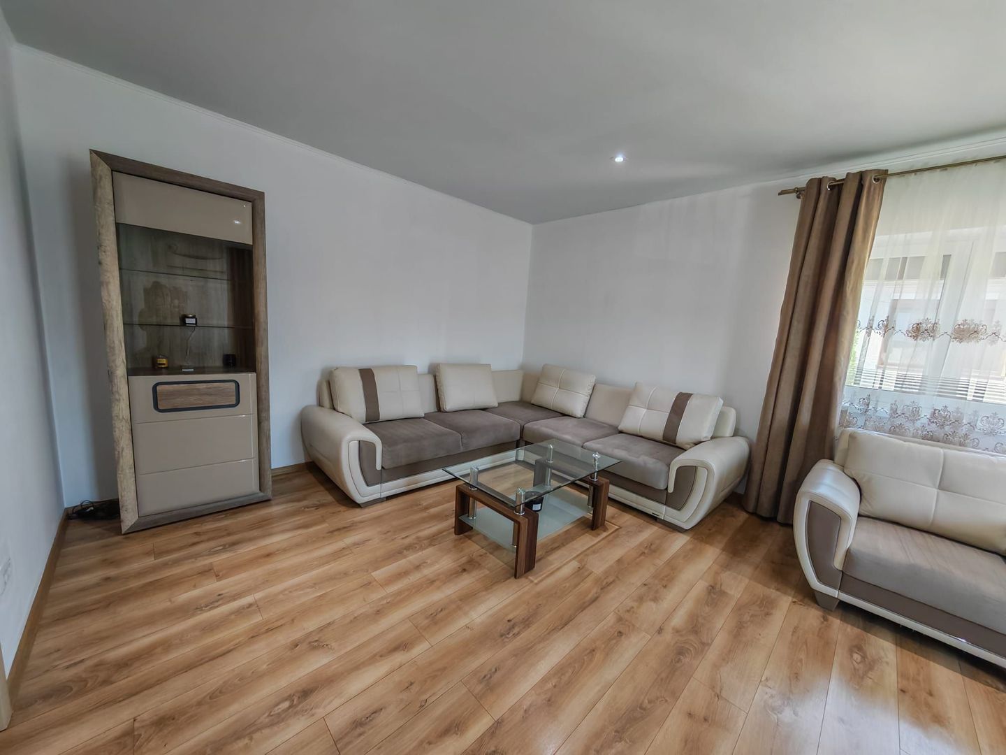 Giroc-Zona planetelor | 2 Camere | Etaj 1 | Mobilat si Utilat - Poză 1