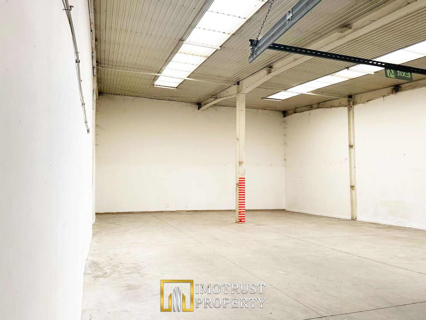 Spatiu industrial de inchiriat Arad 227 mp acces TIR - Poză 2