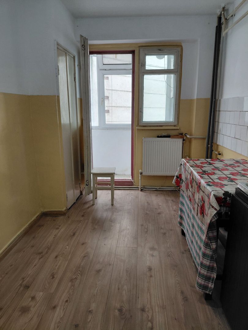 Apartament 2 camere – Port, etaj 1/4 – 3 balcoane, centrală, geam la baie - Poză 7