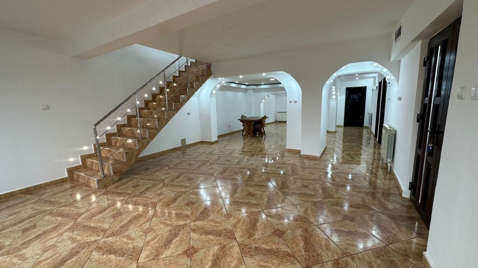 Vilă tip duplex, modernizată 2023,  teren 913 mp, zona Cartier; - Poză 1