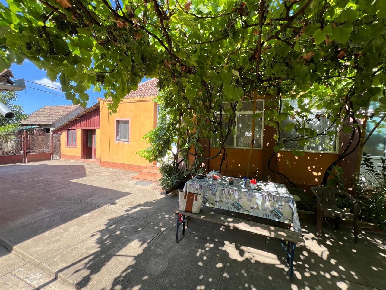 casa individuala Varias apa centrala pe gaz canalizare 1500mp - Poză 4