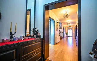 Somptuozitate in stil modern, 2 garaje, 3 terase, totul pe 1.000 mp teren - Poză 20