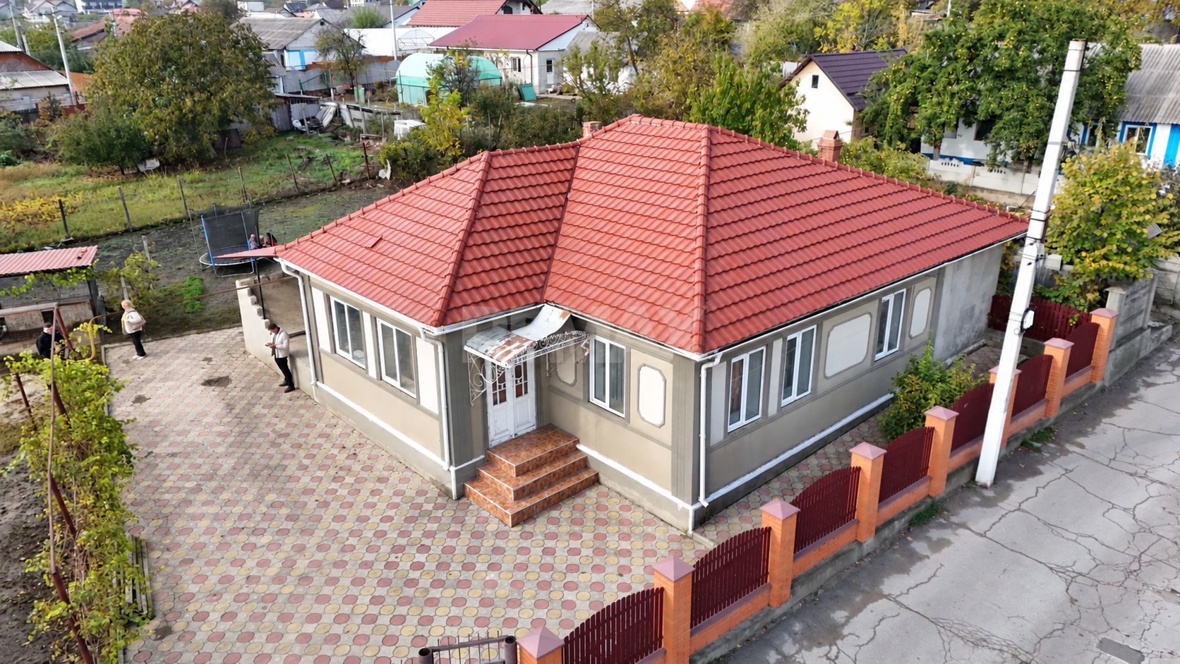 Casă  + teren 10 ari Ghidighici, str. Ștefan cel Mare și Sfânt – Ultracentral - Poză 1