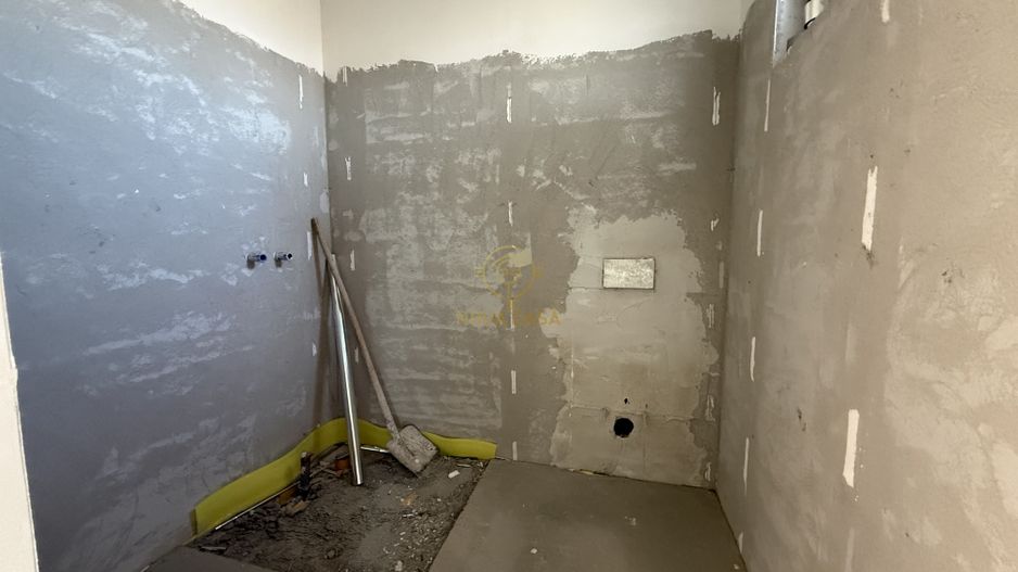 De vanzare Casa cu 3 Dormitoare/Semifinisata Teren 6.5Ari - Poză 9