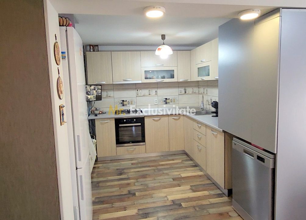 Vila 290mp + 4 spatii comerciale/chiriasi /depozitare, teren 1401 mp, acces DN1 - Poză 10