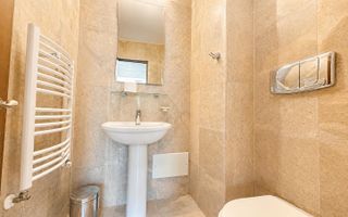 Casa de 360 mp cu sauna si garaj dublu de inchiriat in zona Buna Ziua - Poză 9