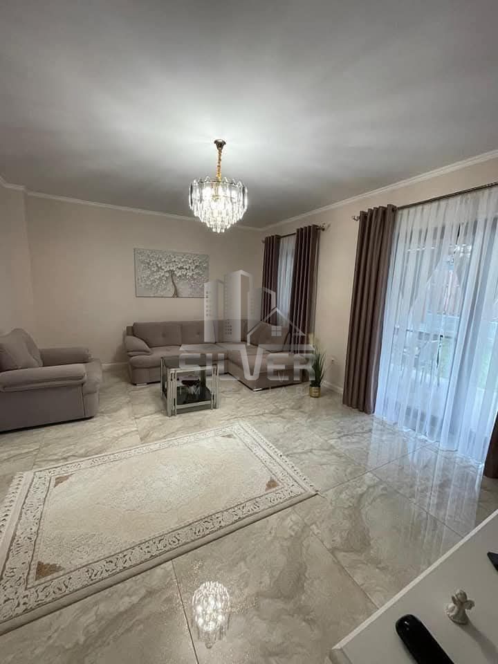 Casa tip duplex la 5 minute de Baza Sportiva. - Poză 5