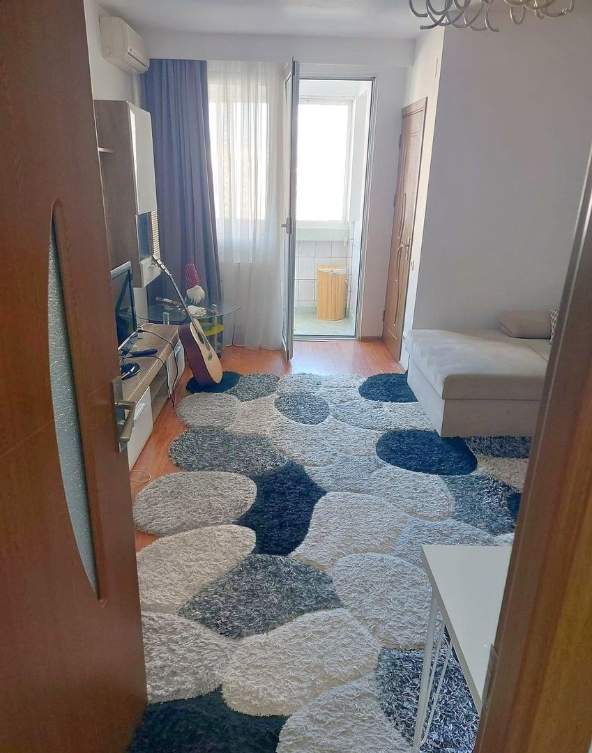 Garsonieră renovată, mobilată și utilată, lângă Parcul Titanii - Poză 1