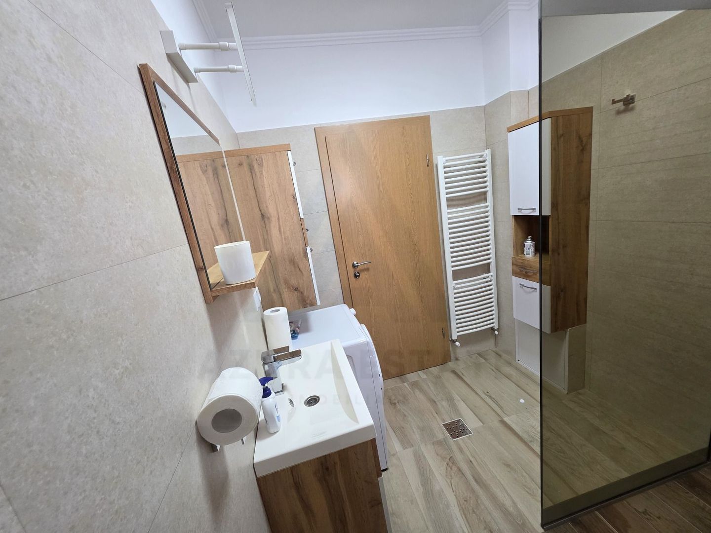 Apartament la casa 2 dormitoare terasa si curte proprie Sub Arini - Poză 11