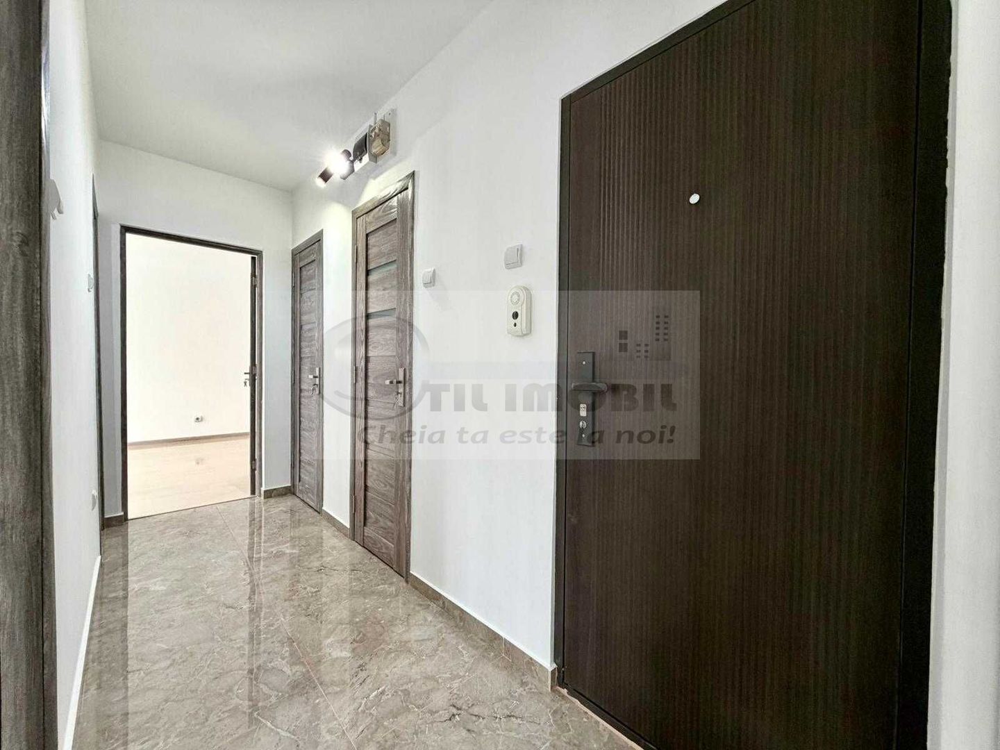 Apartament renovat 60 mp, Zona Podu Ros 128.000 Euro - Poză 2