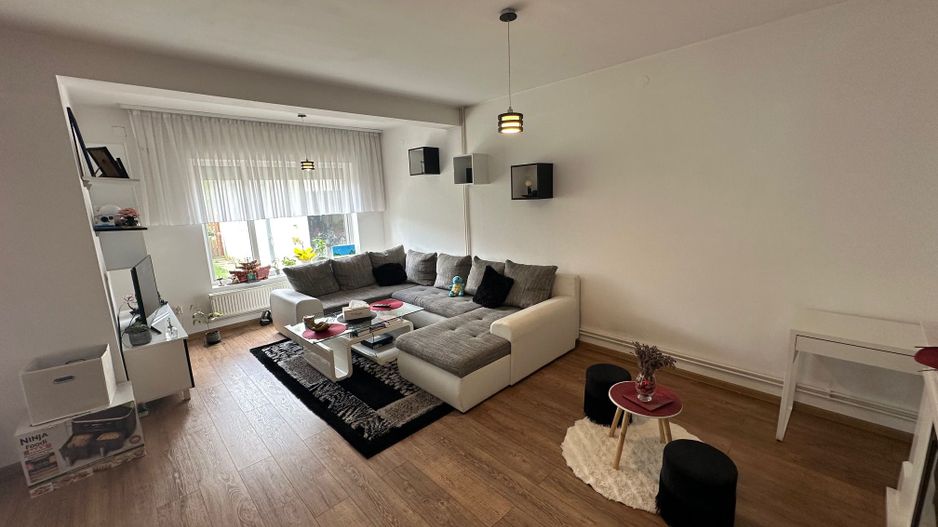 Casă / Vilă cu 5 camere zona Lunei - Poză 7