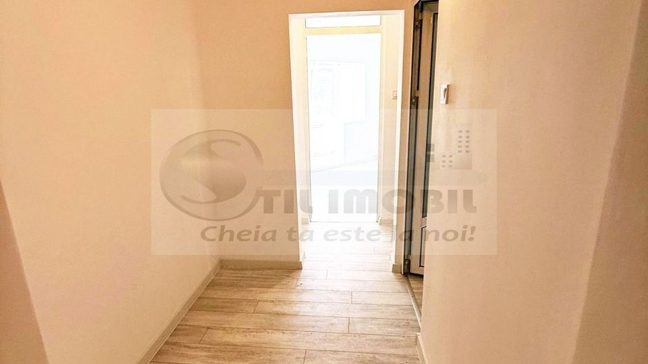 Liber, apartament 3 camere Nicolina 1, renovat modern, baie cu geam - Poză 10