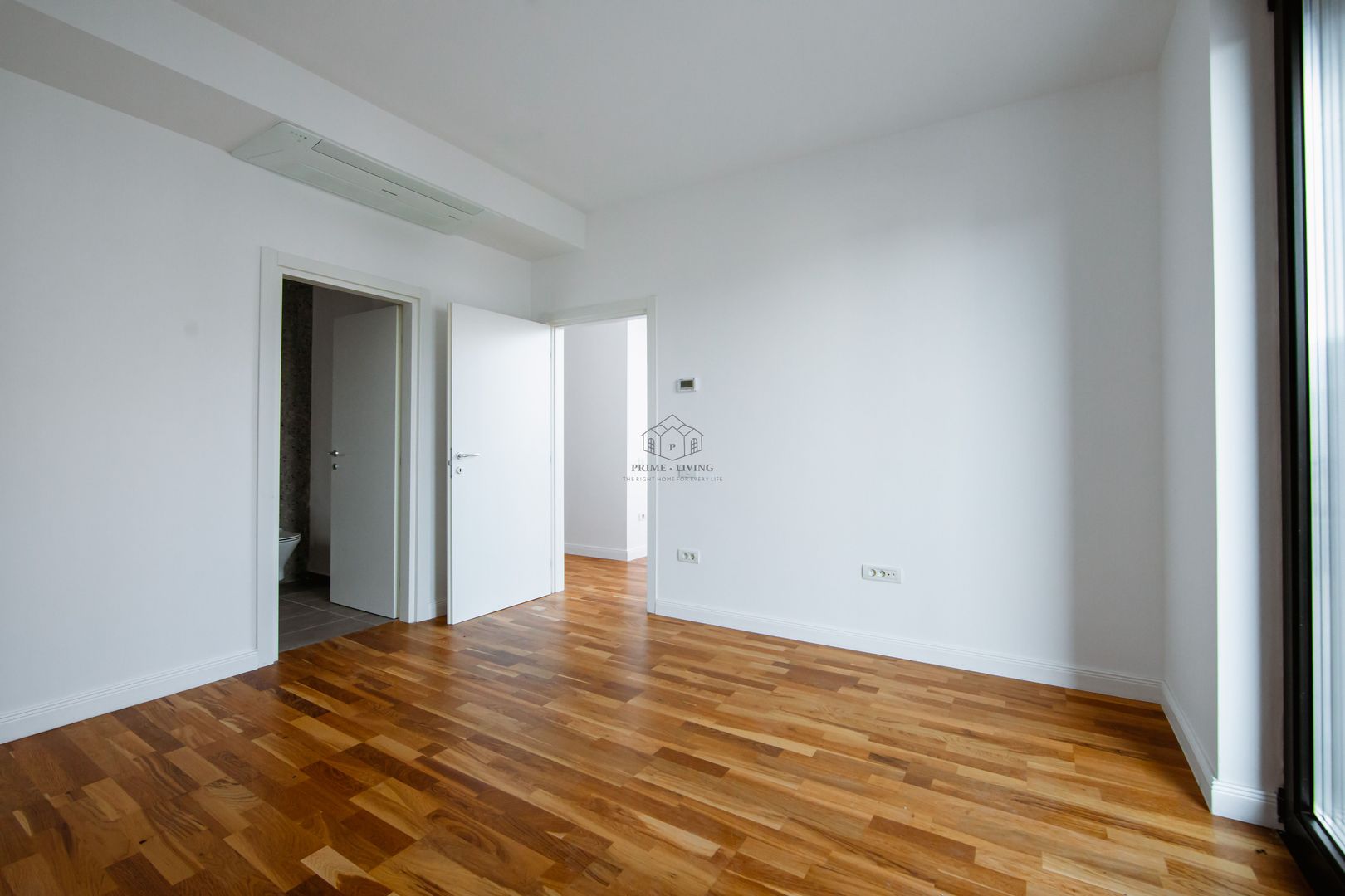 VILA SUPERBĂ CU 4 DORMITOAARE ȘI PISCINA LA INCHIRIERE - Poză 19