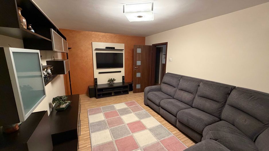 Inchiriere apartament 3 camere Drumul Taberei - Poză 1