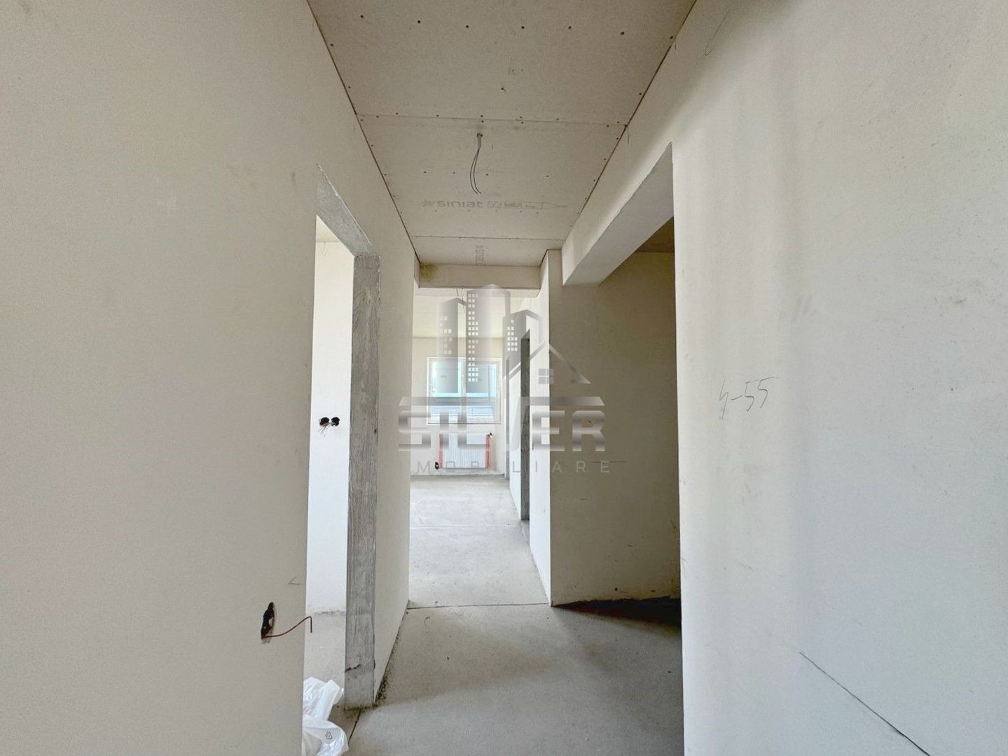 Apartament cu 2 camere dec.+terasa de 50 mp+boxa 5 mp.PRET REDUS! - Poză 13