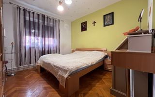 Apartament 4 camere, decomandat, etaj intermediar, Cetate - Poză 3