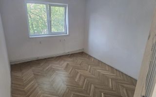 Apartament cu 3 camere  renovat zona Lipovei - Poză 1