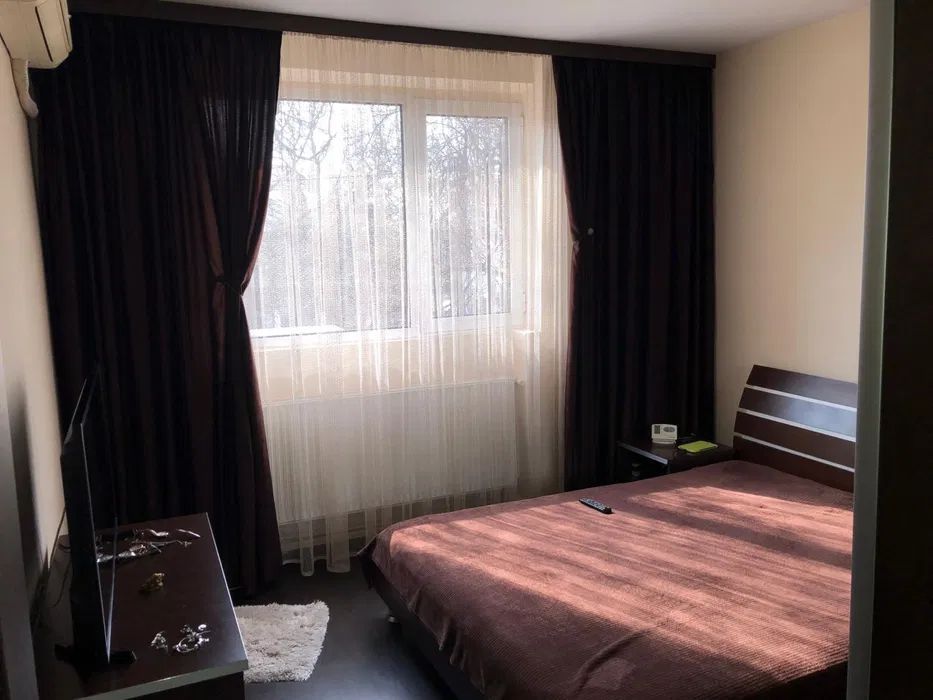 De inchiriat apartament  3 cam,Micro 38,et 1,mobilat si utilat complet - Poză 1