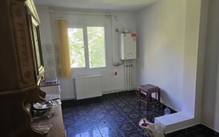 Apartament 2 camere zona Circumvalatiunii etaj 2 cu centrala - Poză 1
