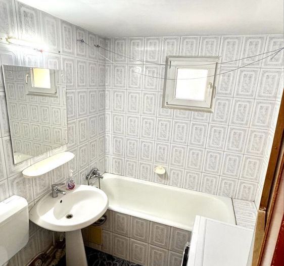 Vanzare apartament spatios de 3 camere, 2 bai, bloc 1980-Titan - Poză 5