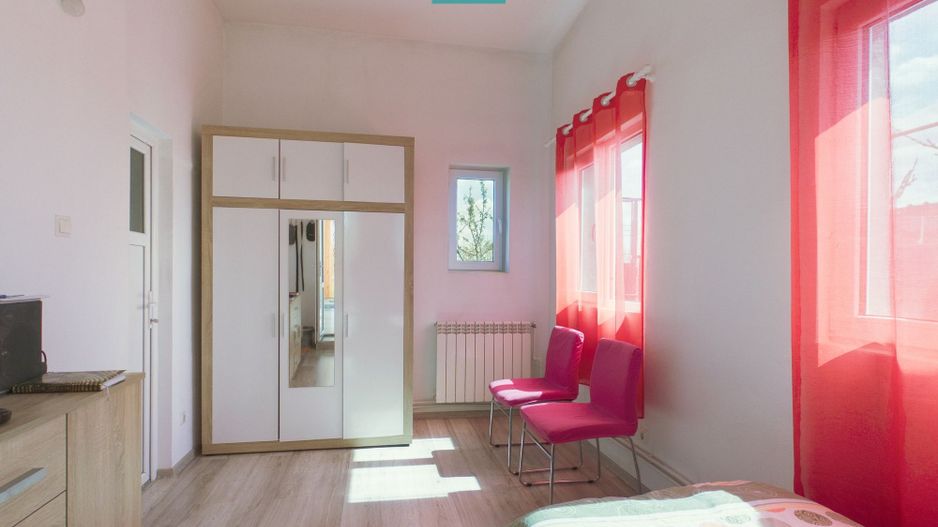 Casă cu 7 camere și teren generos în Șofronea - Poză 11