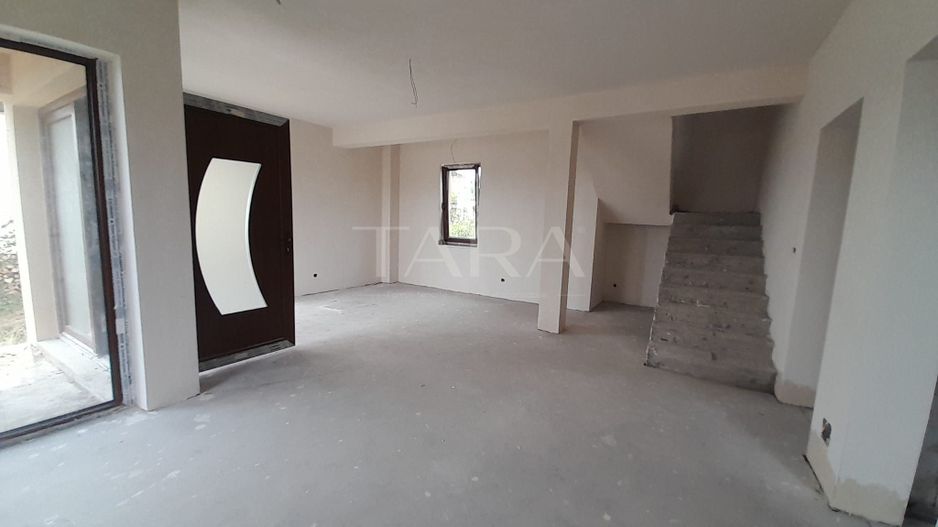 Casa individuala la intrare in Campenesti - Poză 2