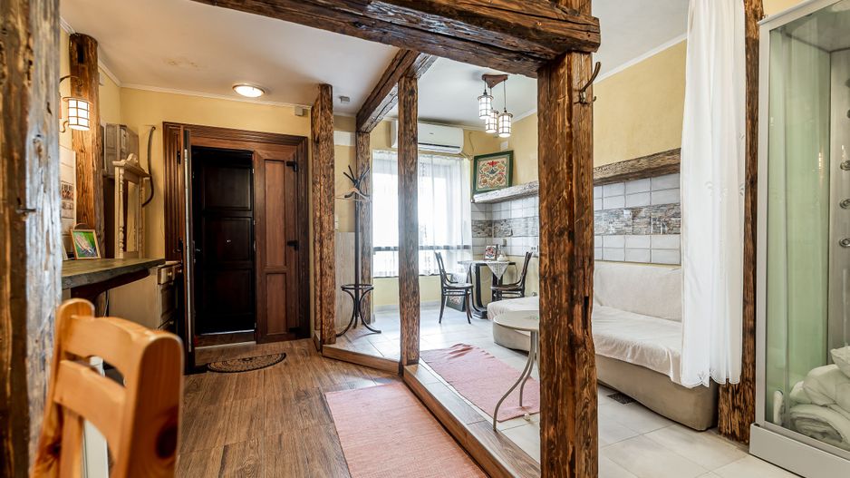Spatiu comercial cu intrare din strada, fatada in curs de renovare - Poză 7