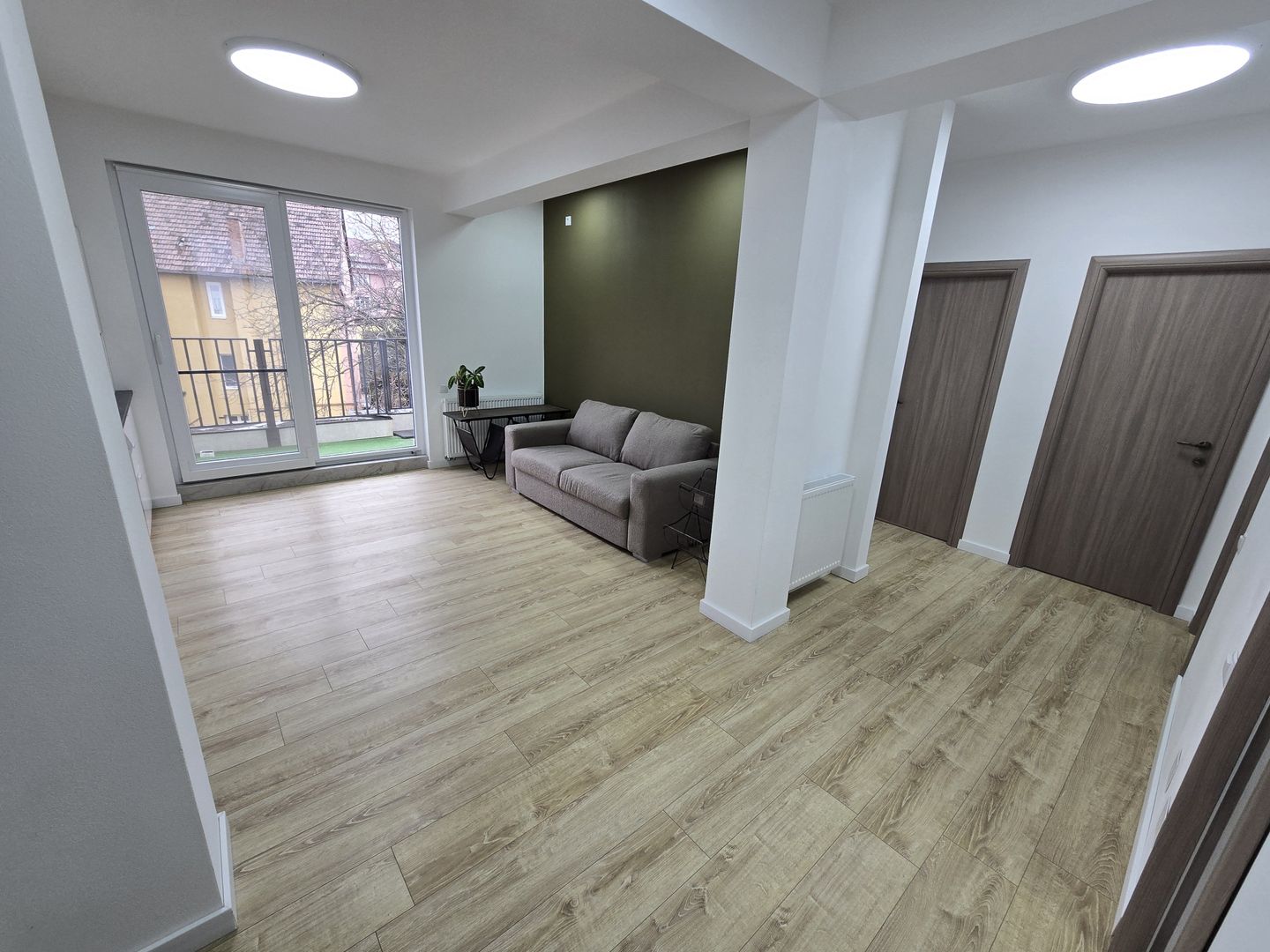 Apartament 3 camere,2 terase,2 băi,95mp,zona Centrală - Poză 1