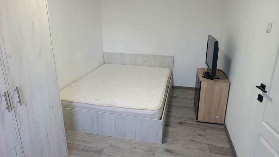 Închirierez apartament 3 camere - Poză 1