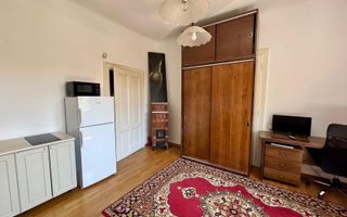 Apartament în vilă, zonă centrală, parcare - Poză 3