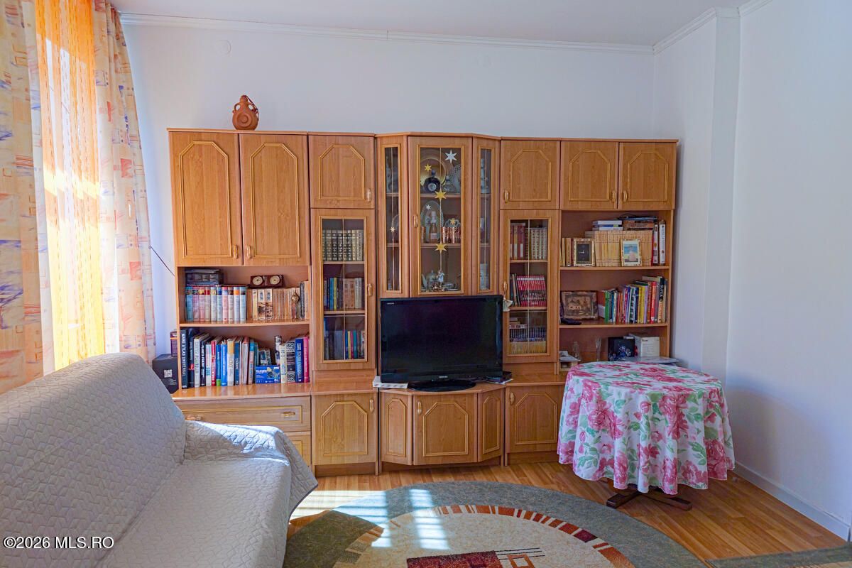 Lunei - Ion Neculce, 2 Apartamente. Mansarda 157 mp. Anexe, Lot 475 mp - Poză 30