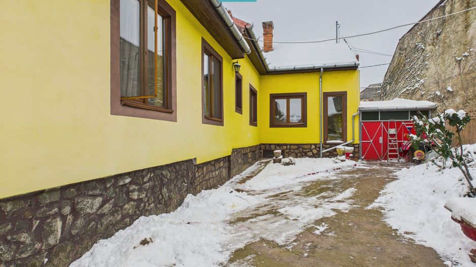 Casă cu 4 camere în zona Parneava - Poză 9