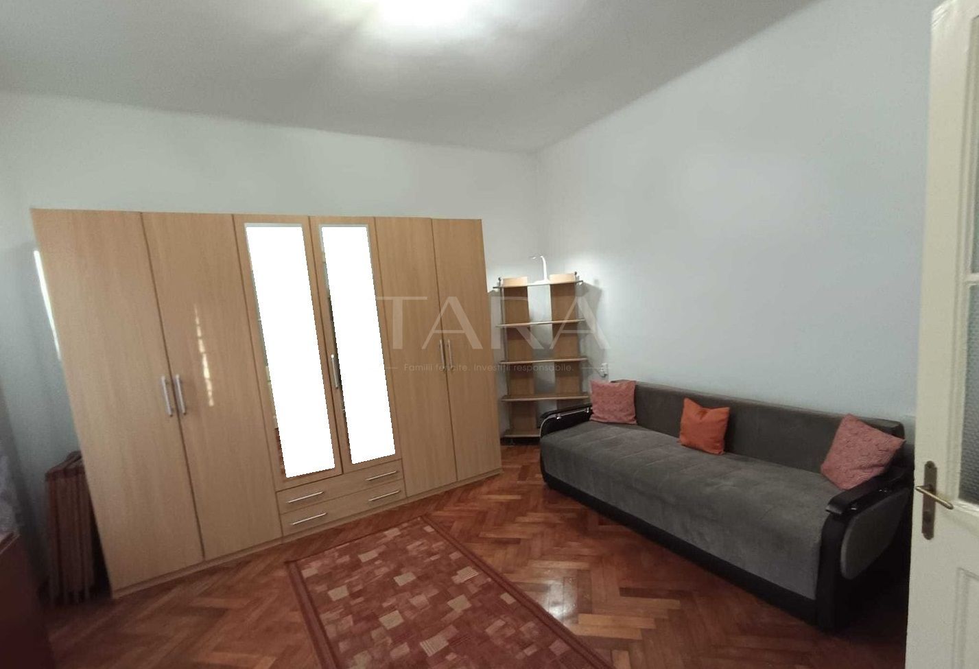 Apartament renovat, curte comună îngrijită, zona Podul Traian. - Poză 4