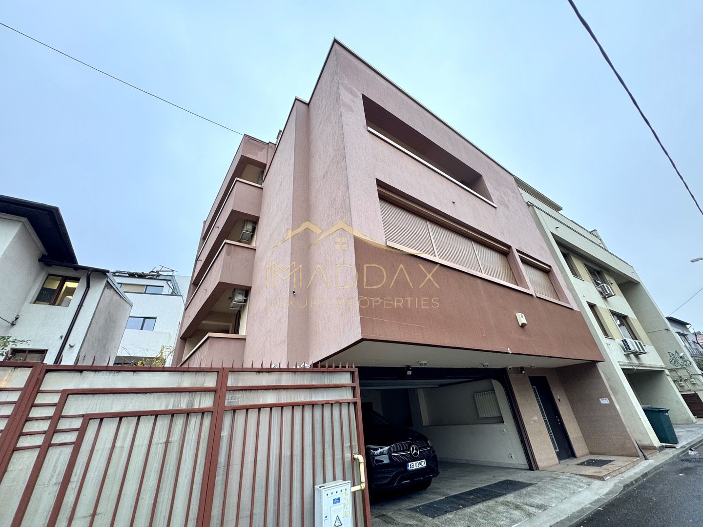 Vila cu 13 camere *460mpu* + garaj // Dorobanți - Poză 1