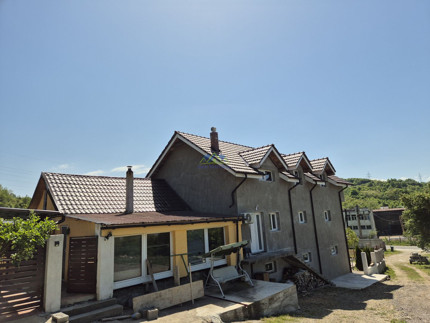 Vand casa 8 camere, 5 bai, 2 garaje, teliucul inferior, teren 1767 mp - Poză 1