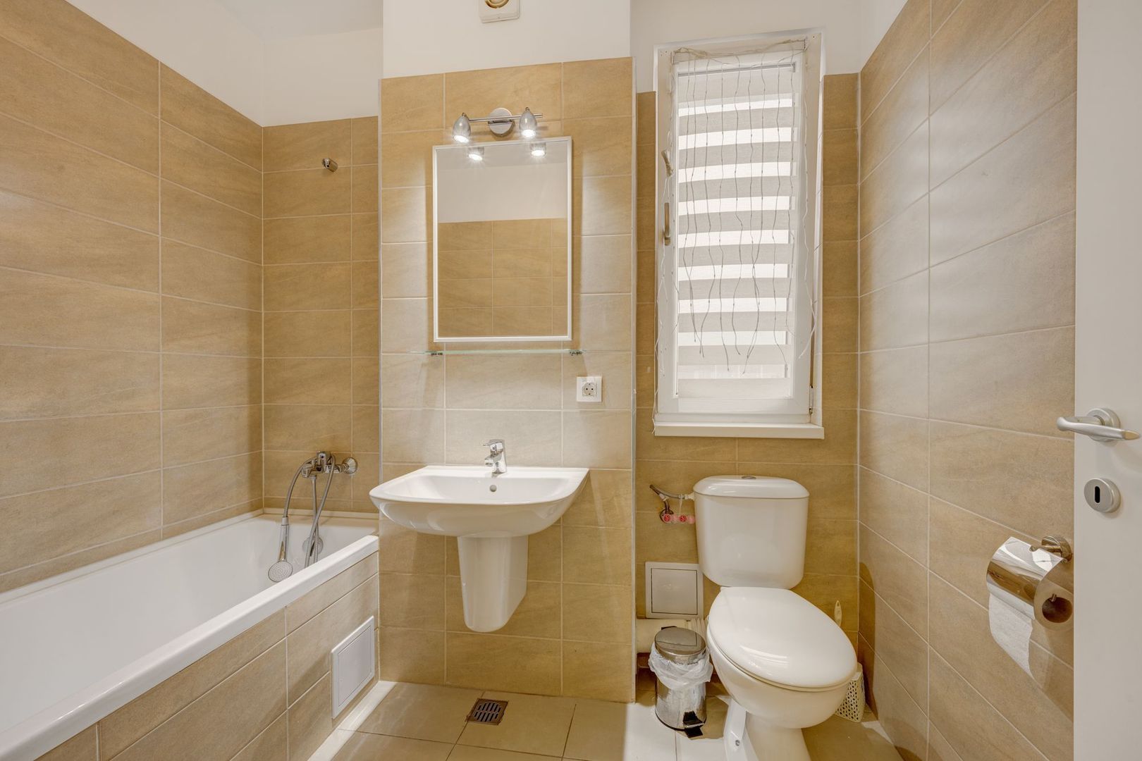 Apart. 3 cam. Decom.+2 Bai+2 Parcări ! Adora Urban Village ! - Poză 12