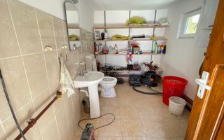 Casa cu teren frumos si garaj zona Mehala - Poză 17