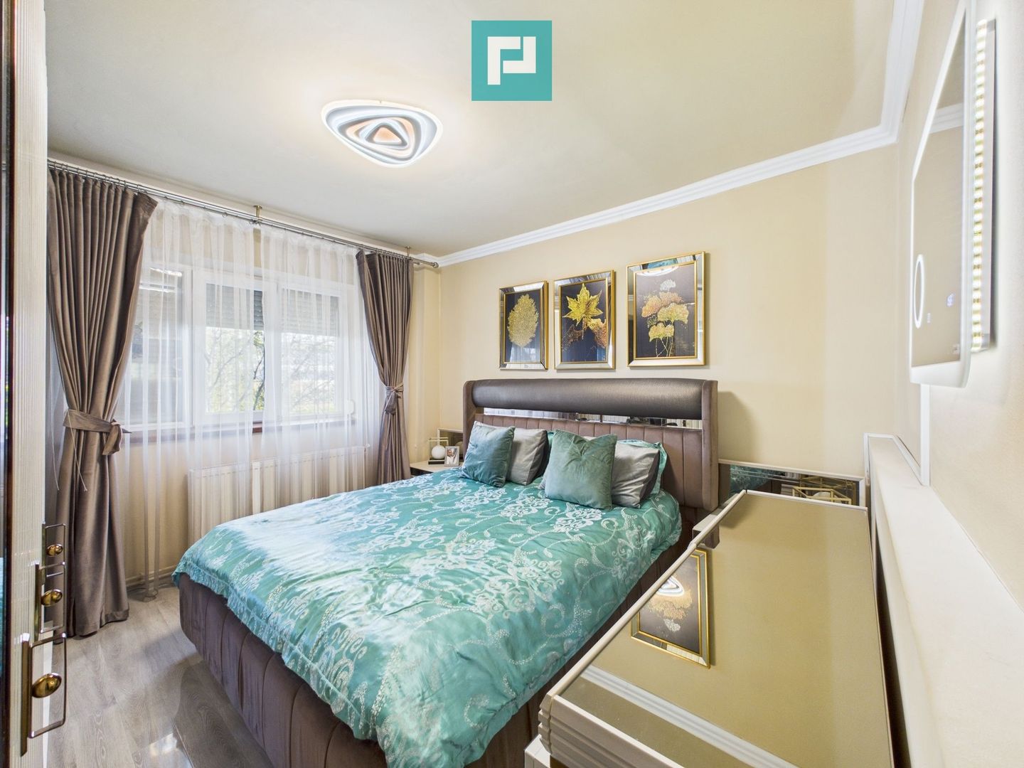 Apartament 3 camere la etaj 1 in Aradul nou - Poză 1