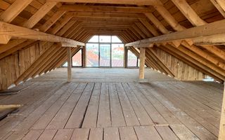 Casă spațioasă de vânzare în Ruși – pentru locuință sau investitie - Poză 15