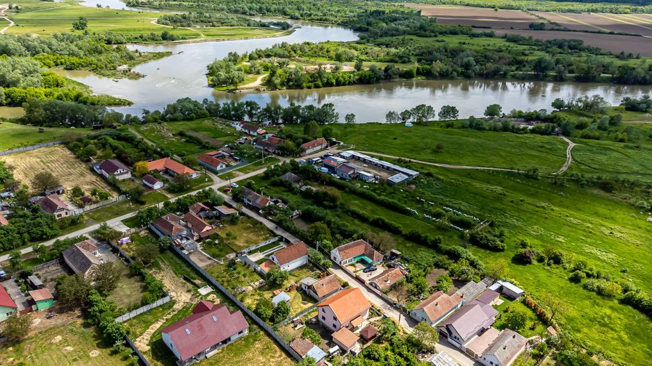 Teren intravilan Mândruloc - Poză 5