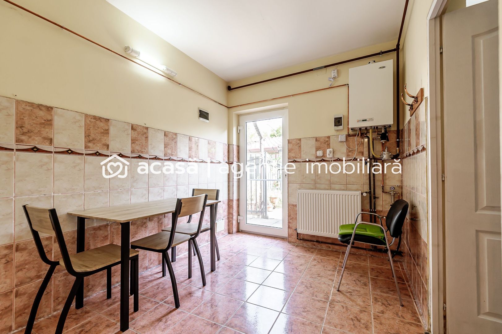 De închiriat apartament cu o cameră și curte interioară - Poză 5